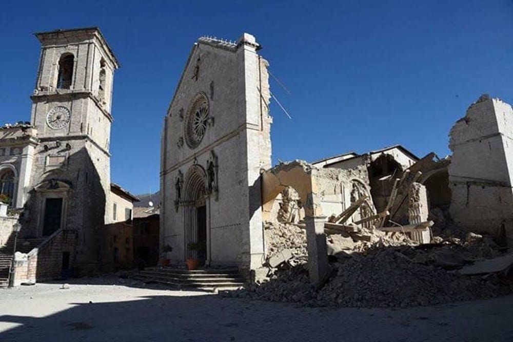 terremoto-norcia-basilica-san-benedetto-crolli-30-ottobre-2016-2