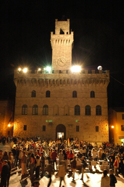 piazza grande notturna