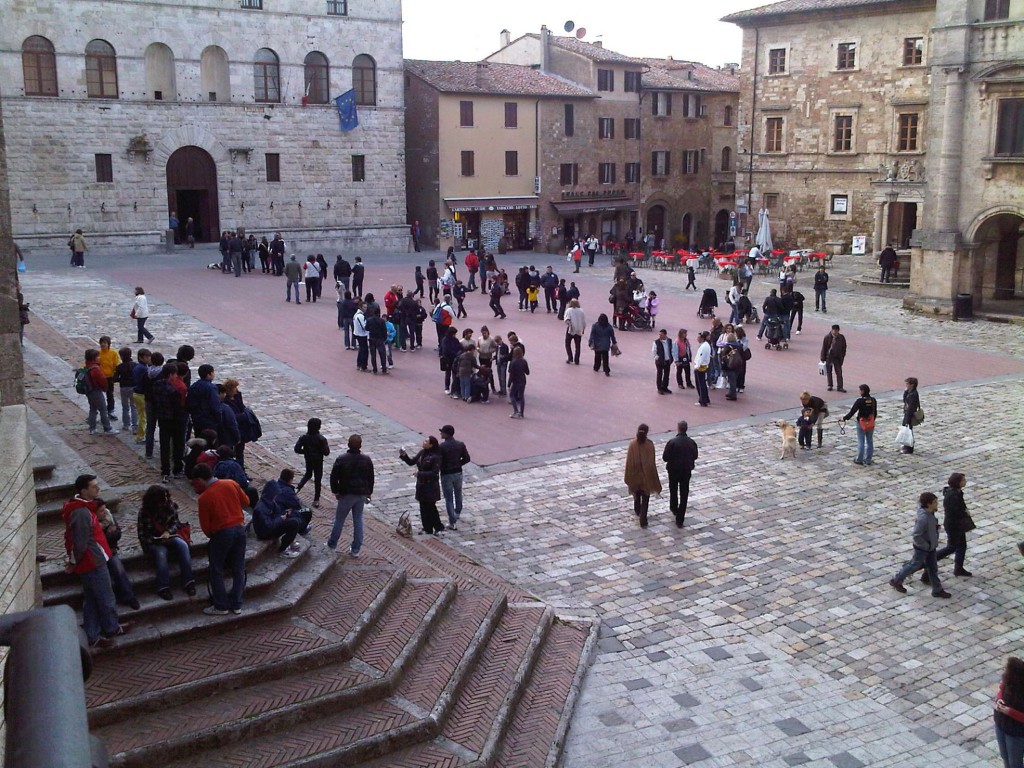 piazza grande turisti