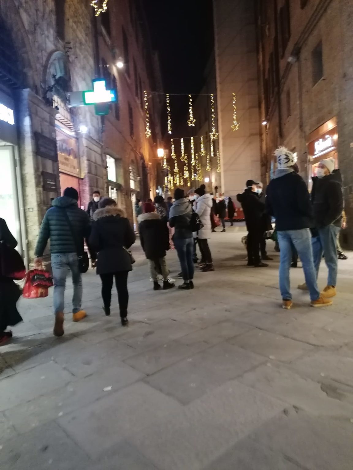 Natale 2020, Italia in rosso per le Feste ma dal 21 al 23 dicembre